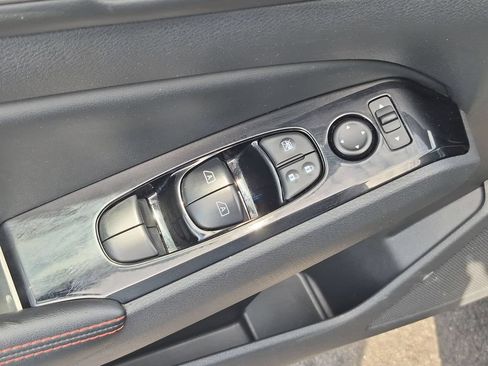 Used 2025 Nissan Altima 2.5 SR FWD image 13