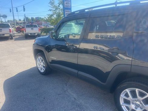 Used 2019 Jeep Renegade Sport w/ Sport Appearance Group AWD/4WD image 4