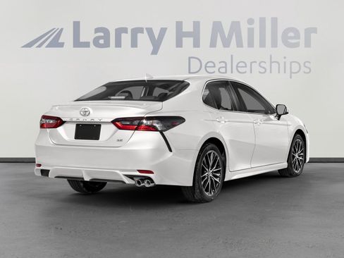 Used 2021 Toyota Camry SE w/ Carpet Mat Package (TMS) image 2