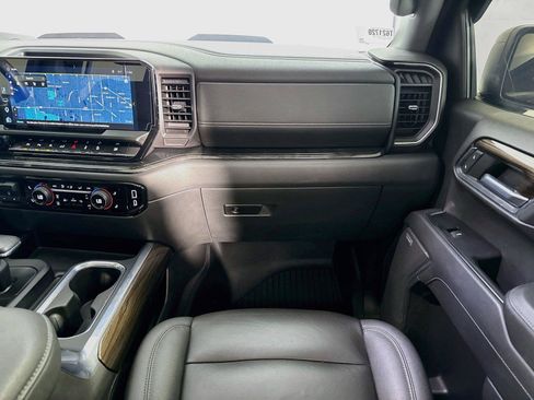 Used 2022 Chevrolet Silverado 1500 LT Trail Boss w/ LT Trail Boss Premium Package AWD/4WD image 30
