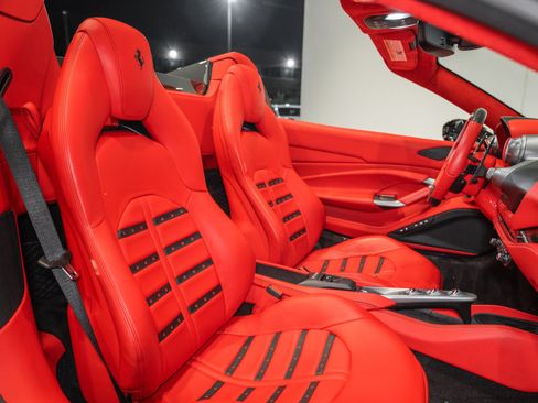 Used 2021 Ferrari F8 Tributo RWD image 23