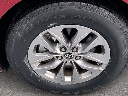 Certified 2024 Toyota Sienna XLE image 34