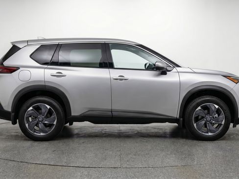 Used 2025 Nissan Rogue SV FWD image 11