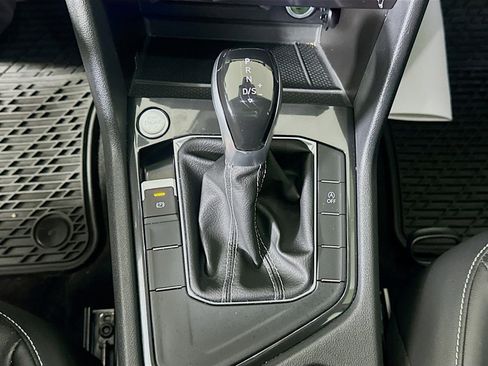 Used 2023 Volkswagen Tiguan SE image 25