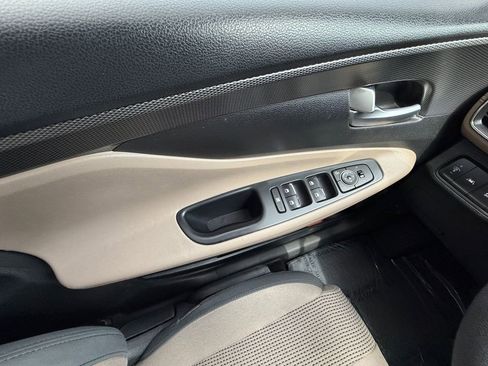 Used 2020 Hyundai Santa Fe SE w/ Cargo Package FWD image 11