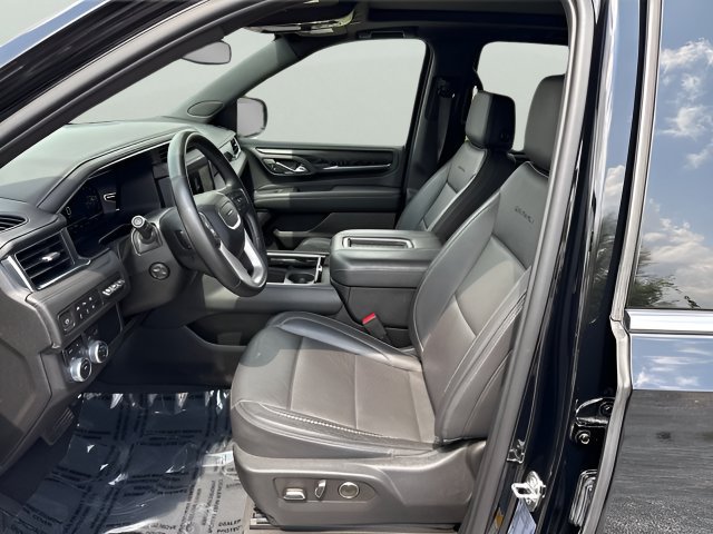 Used 2023 GMC Yukon Denali AWD/4WD image 9