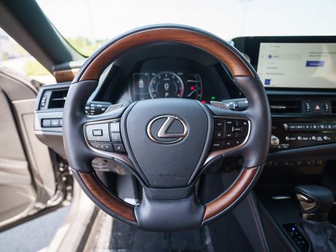 Used 2024 Lexus ES 350 w/ Luxury Package FWD image 21
