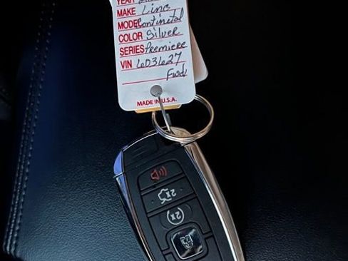 Used 2018 Lincoln Continental Premiere image 41