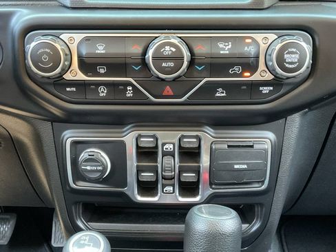 Used 2023 Jeep Wrangler Unlimited Sahara AWD/4WD image 25
