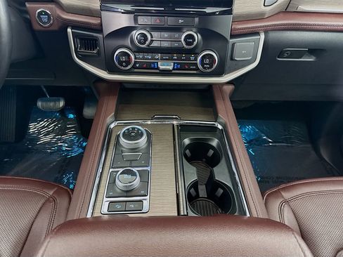 Used 2024 Ford Expedition Limited image 38