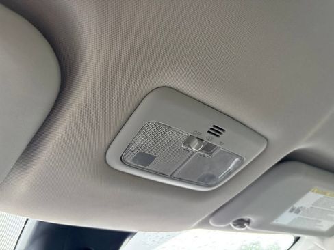Used 2018 Toyota Corolla LE FWD image 25