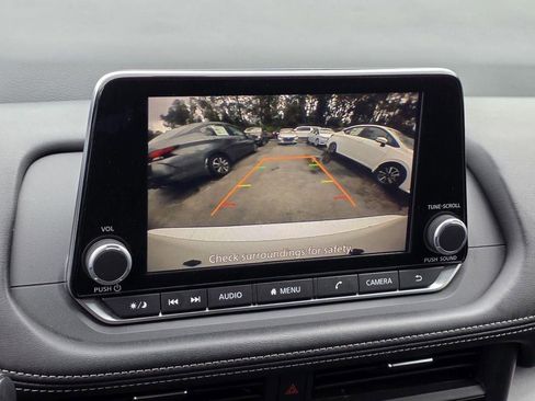 Used 2024 Nissan Rogue SV image 10