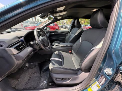 Used 2025 Toyota Camry SE FWD image 13