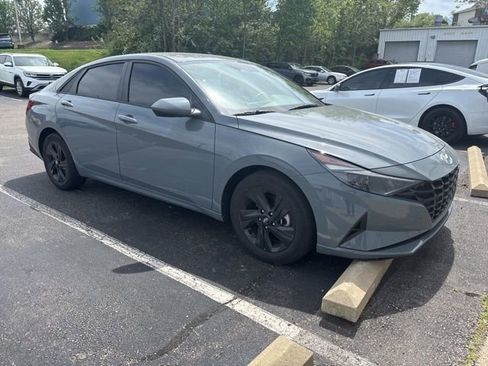 Used 2022 Hyundai Elantra SEL FWD image 4