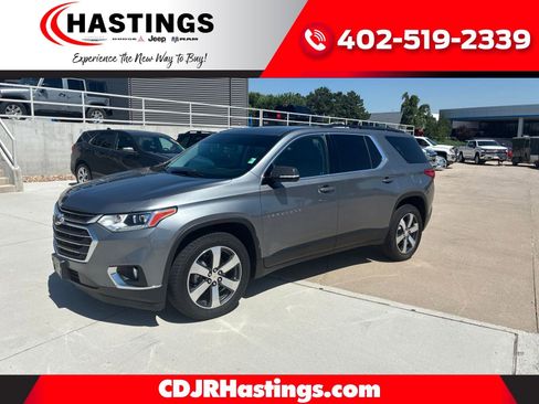 Used 2019 Chevrolet Traverse LT w/ LT Premium Package AWD/4WD image 1