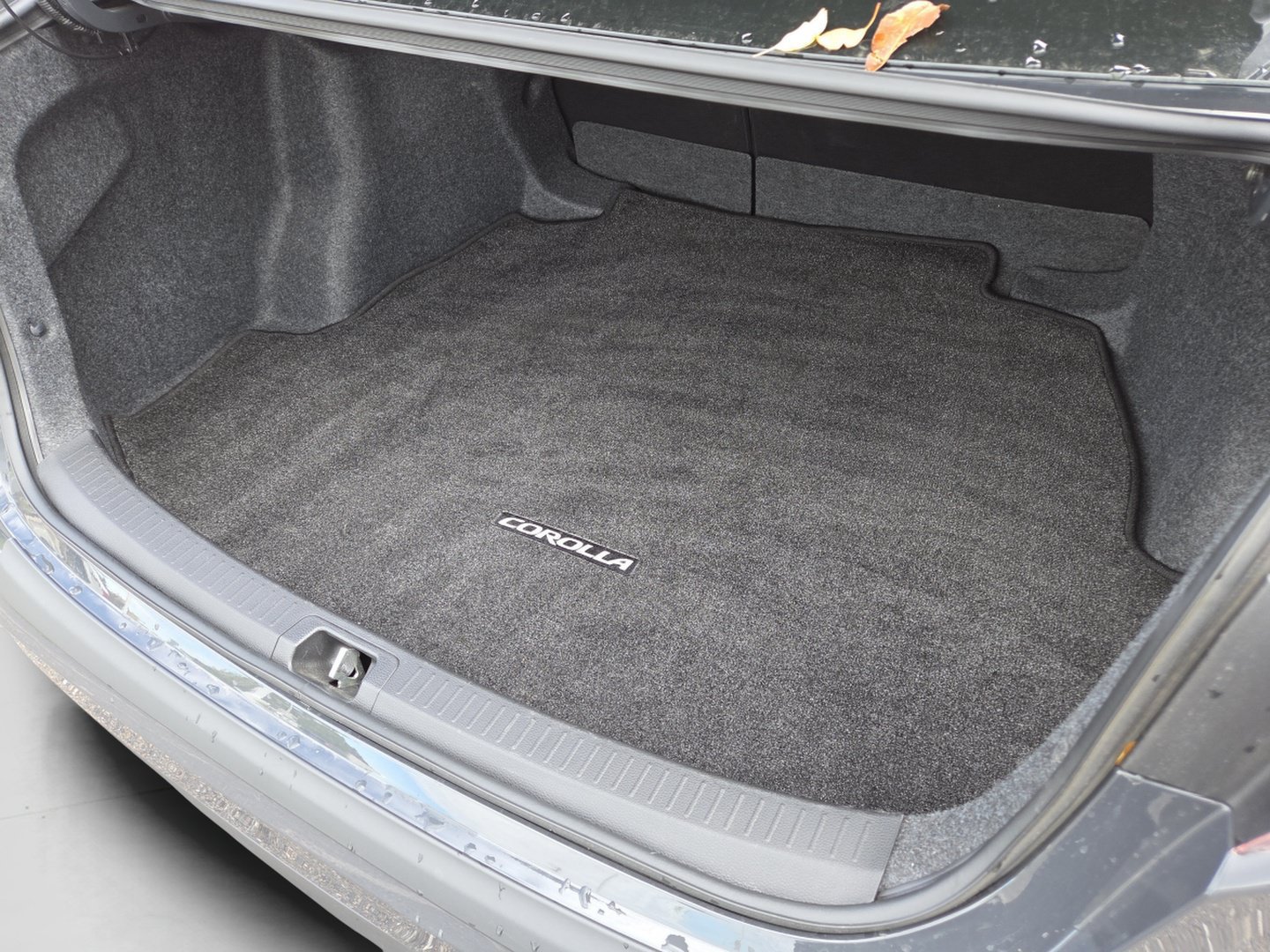 Used 2026 Toyota Corolla LE w/ Carpet Mat Package (TMS) FWD image 22