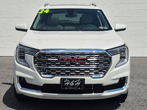 Used 2024 GMC Terrain Denali w/ Denali Premium Package AWD/4WD image 13