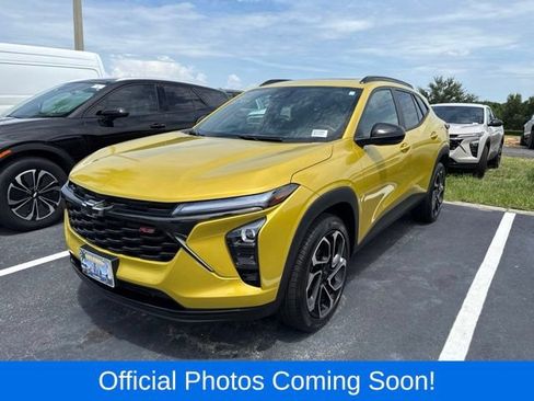Used 2024 Chevrolet Trax RS w/ Sunroof Package FWD image 3