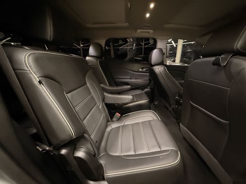 Used 2023 GMC Acadia Denali w/ Denali Technology Package FWD image 34
