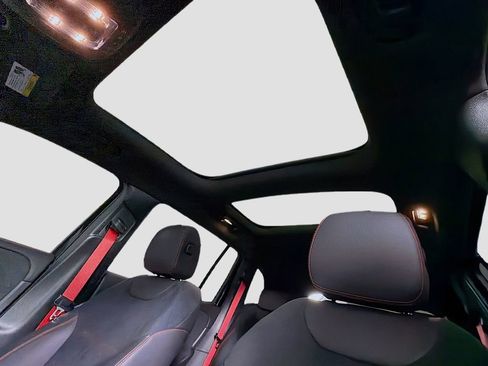 Used 2025 Mercedes-Benz GLB 35 AMG 4MATIC image 15