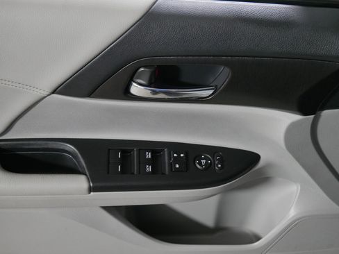 Used 2013 Honda Accord EX image 19