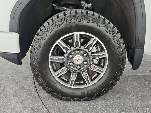 Used 2025 GMC Sierra 1500 AT4 image 39