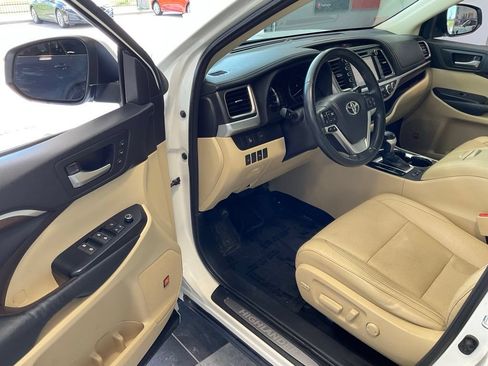 Used 2015 Toyota Highlander Limited AWD/4WD image 9