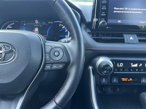 Used 2022 Toyota RAV4 SE image 8