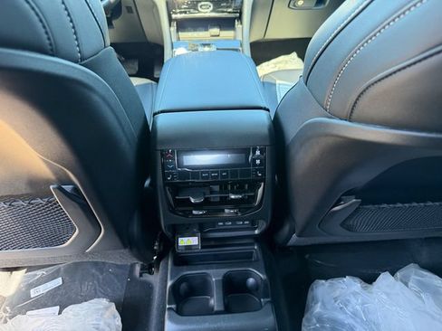 New 2026 Jeep Grand Cherokee L Limited w/ Limited Altitude Package AWD/4WD image 27