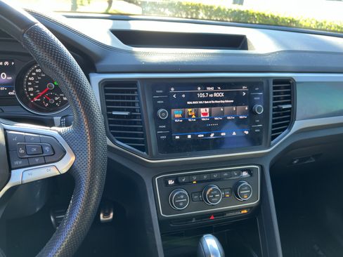 Used 2021 Volkswagen Atlas Cross Sport SE w/ Panoramic Sunroof Package image 18