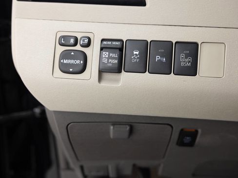 Used 2014 Toyota Sienna Limited w/ Limited Premium Package image 39