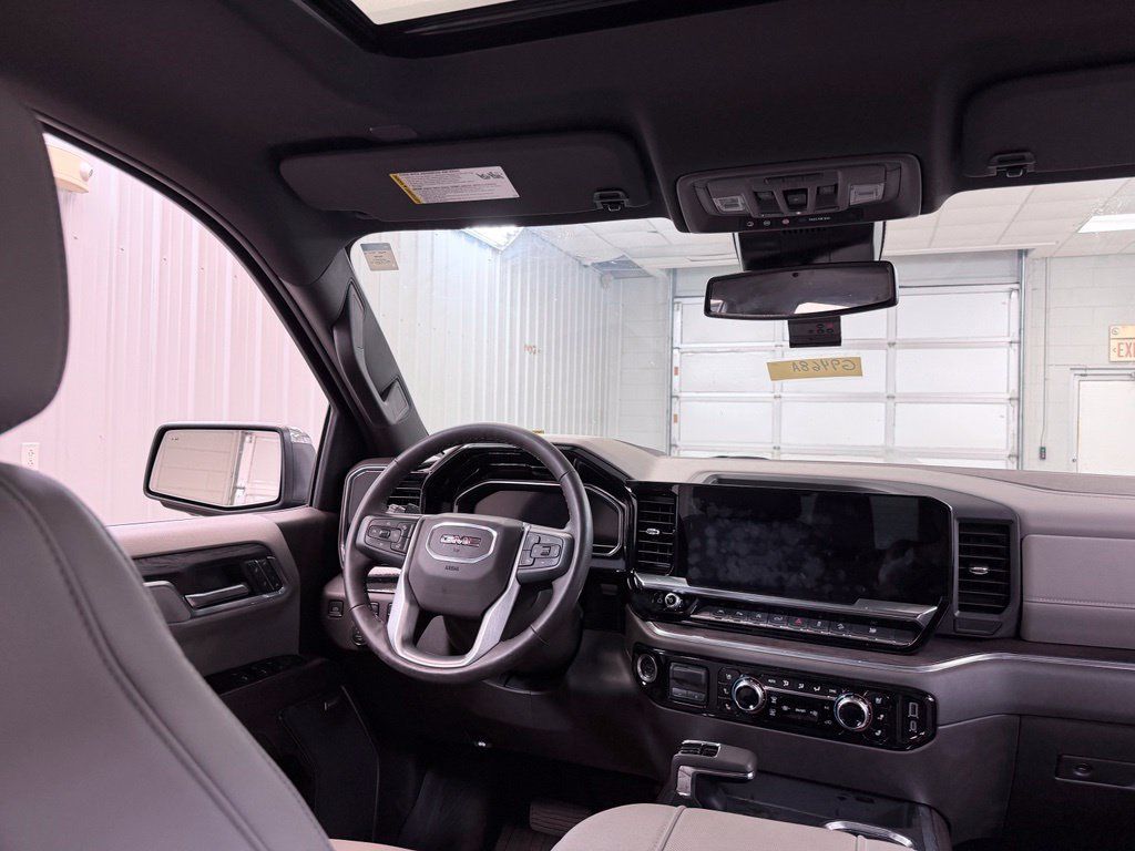 Used 2024 GMC Sierra 1500 SLT w/ SLT Premium Plus Package AWD/4WD image 29