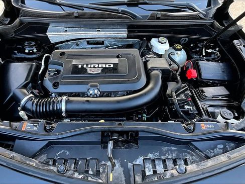 Used 2023 Cadillac XT4 Luxury w/ Cold Weather Package image 9