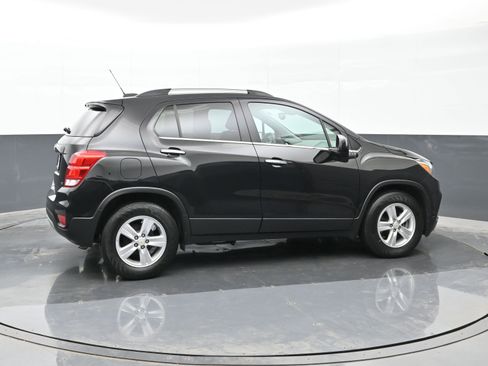 Used 2020 Chevrolet Trax LT w/ LT Convenience Package image 9
