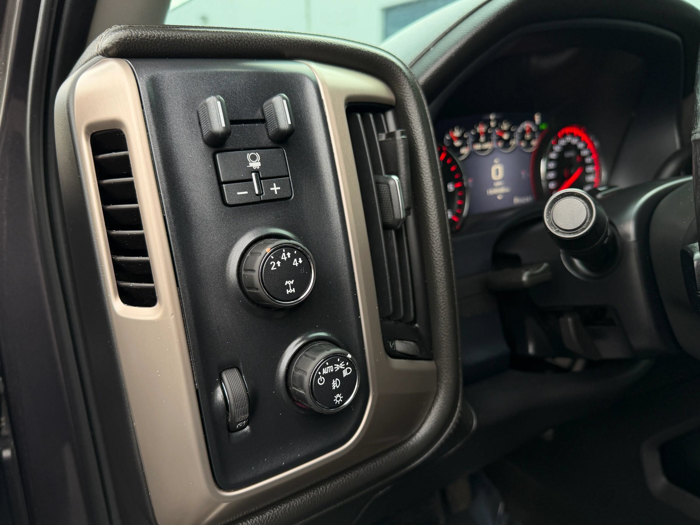 Used 2016 GMC Sierra 2500 Denali w/ Driver Alert Package AWD/4WD image 10