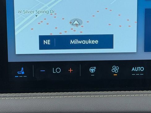 Used 2025 Lincoln Corsair Reserve w/ Equipment Group 202A AWD/4WD image 28