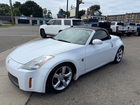 Used 2004 Nissan 350Z Touring image 14