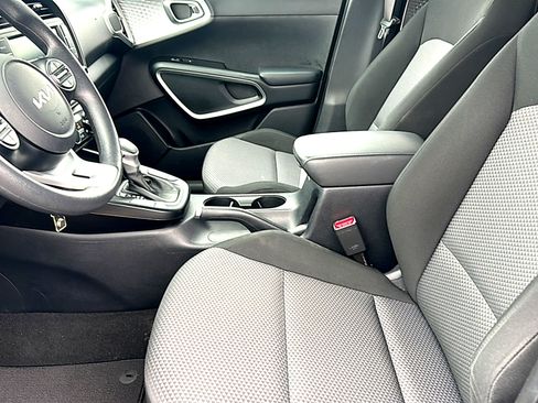 Used 2024 Kia Soul LX w/ Option Group 015 FWD image 13