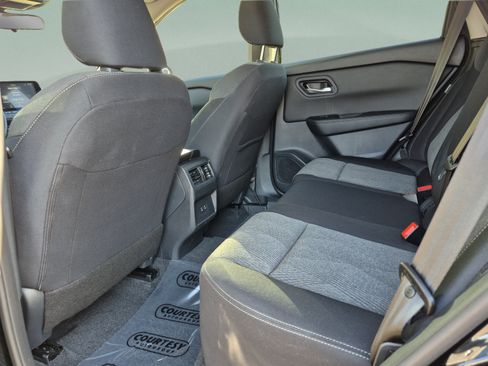 Certified 2026 Nissan Rogue SV FWD image 18