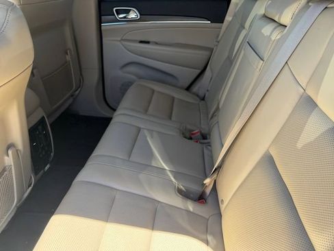 Certified 2018 Jeep Grand Cherokee Limited w/ Luxury Group II AWD/4WD image 15