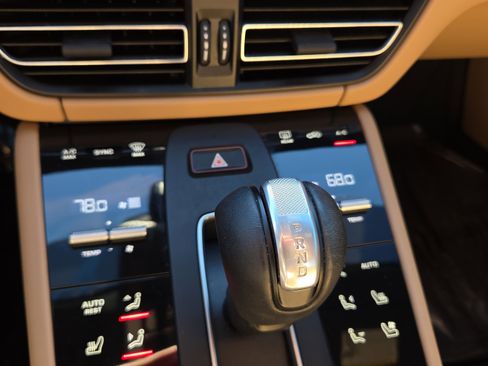 Used 2022 Porsche Macan image 18