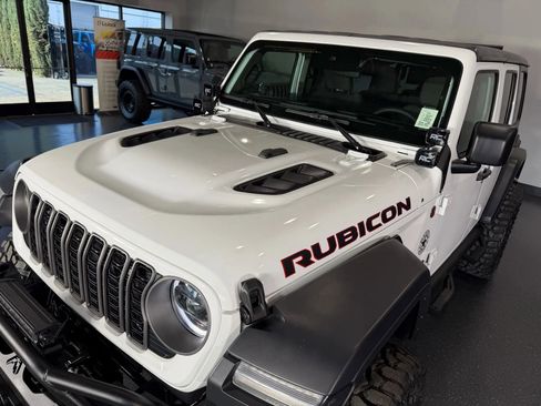 Used 2025 Jeep Wrangler Unlimited Rubicon image 6