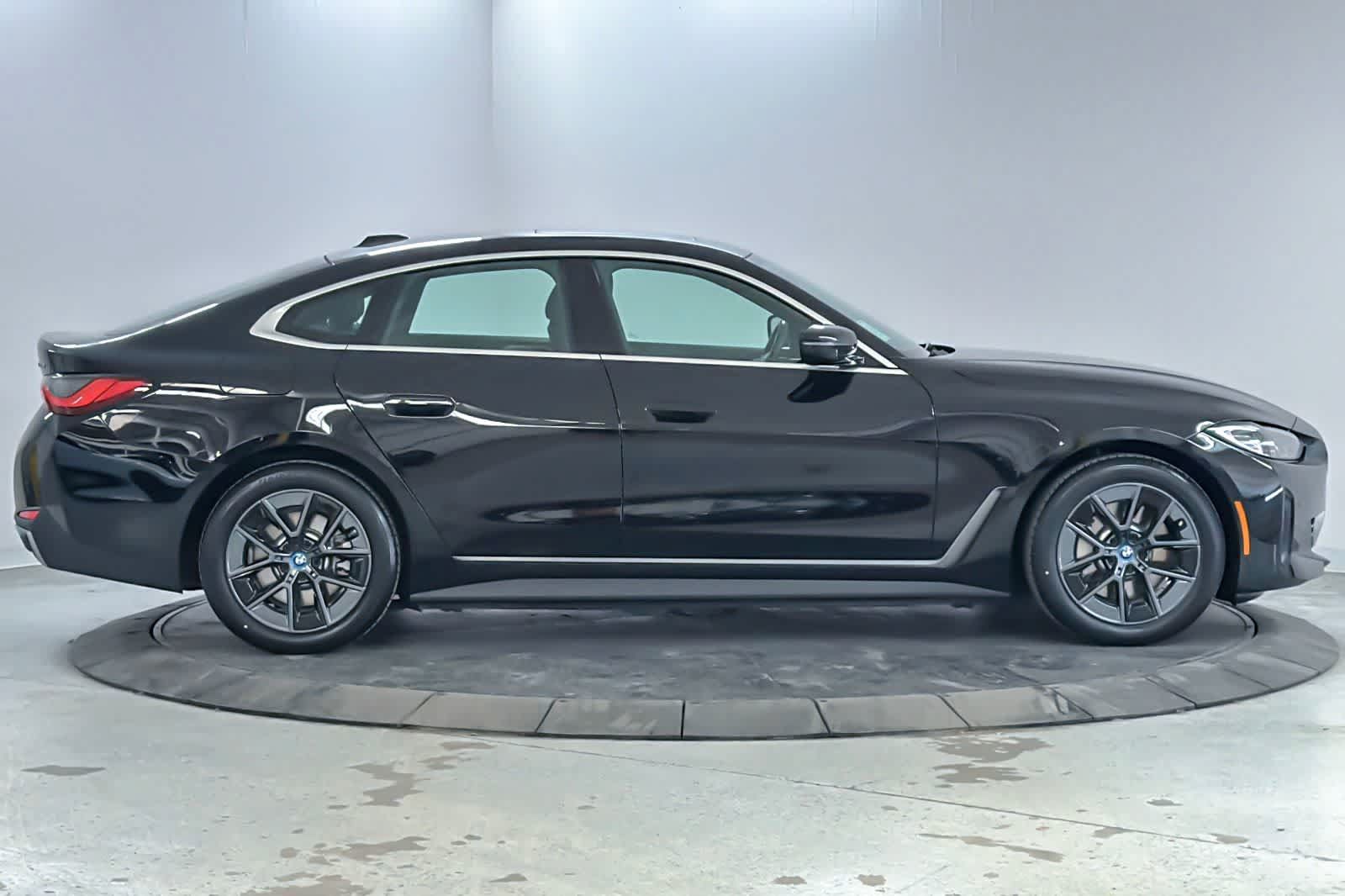 Used 2023 BMW i4 eDrive35 w/ Premium Package RWD image 8