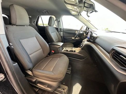 Used 2023 Ford Explorer XLT AWD/4WD image 23