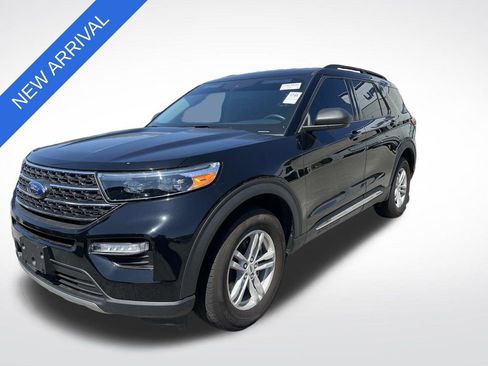 Used 2024 Ford Explorer XLT w/ Equipment Group 202A image 6
