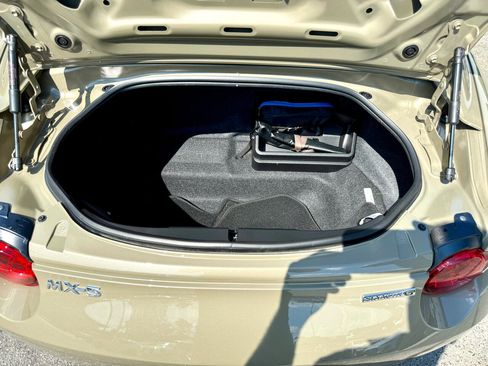 Used 2023 MAZDA MX-5 Miata Club image 29