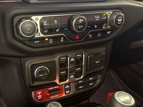 Used 2021 Jeep Wrangler Unlimited Rubicon AWD/4WD image 19
