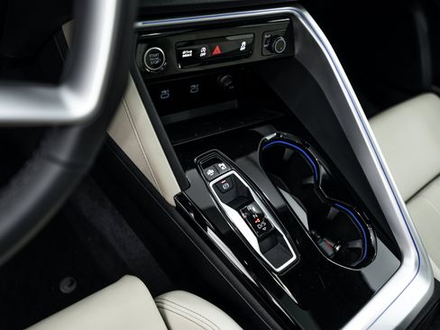 Used 2025 Audi Q5 Premium Plus w/ Premium Plus AWD/4WD image 12
