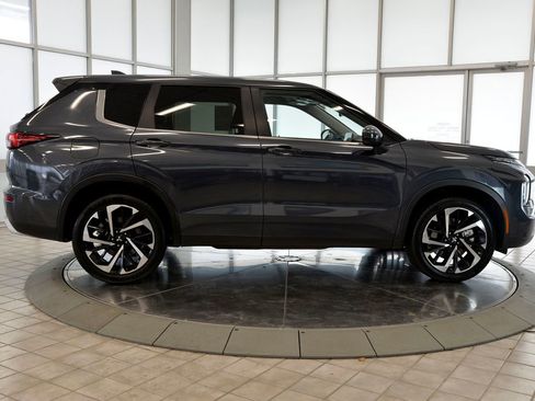 Used 2024 Mitsubishi Outlander SE image 9