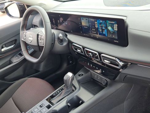 New 2026 Nissan Sentra SR w/ Floor Mat Package FWD image 5